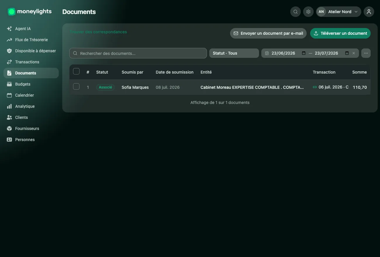 Écran de Documents de MoneyLights : la liste des factures reliées aux transactions (statuts Associé, Suggestion, En traitement) avec l'aperçu d'une facture ouverte à côté