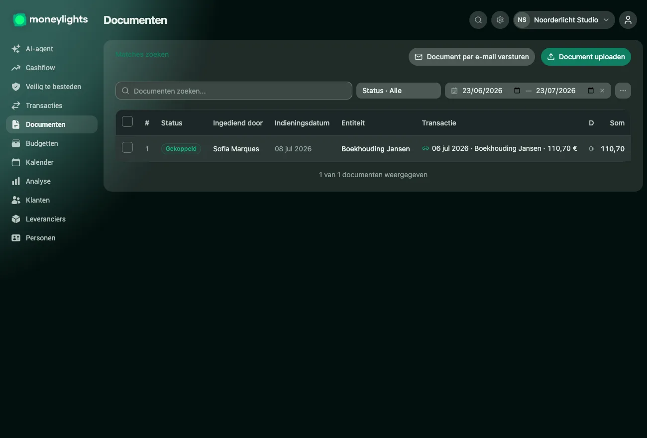 Documentenscherm van MoneyLights: de lijst met facturen die aan transacties zijn gekoppeld (statussen Gekoppeld, Suggestie, Wordt verwerkt) met de voorvertoning van een geopende factuur ernaast